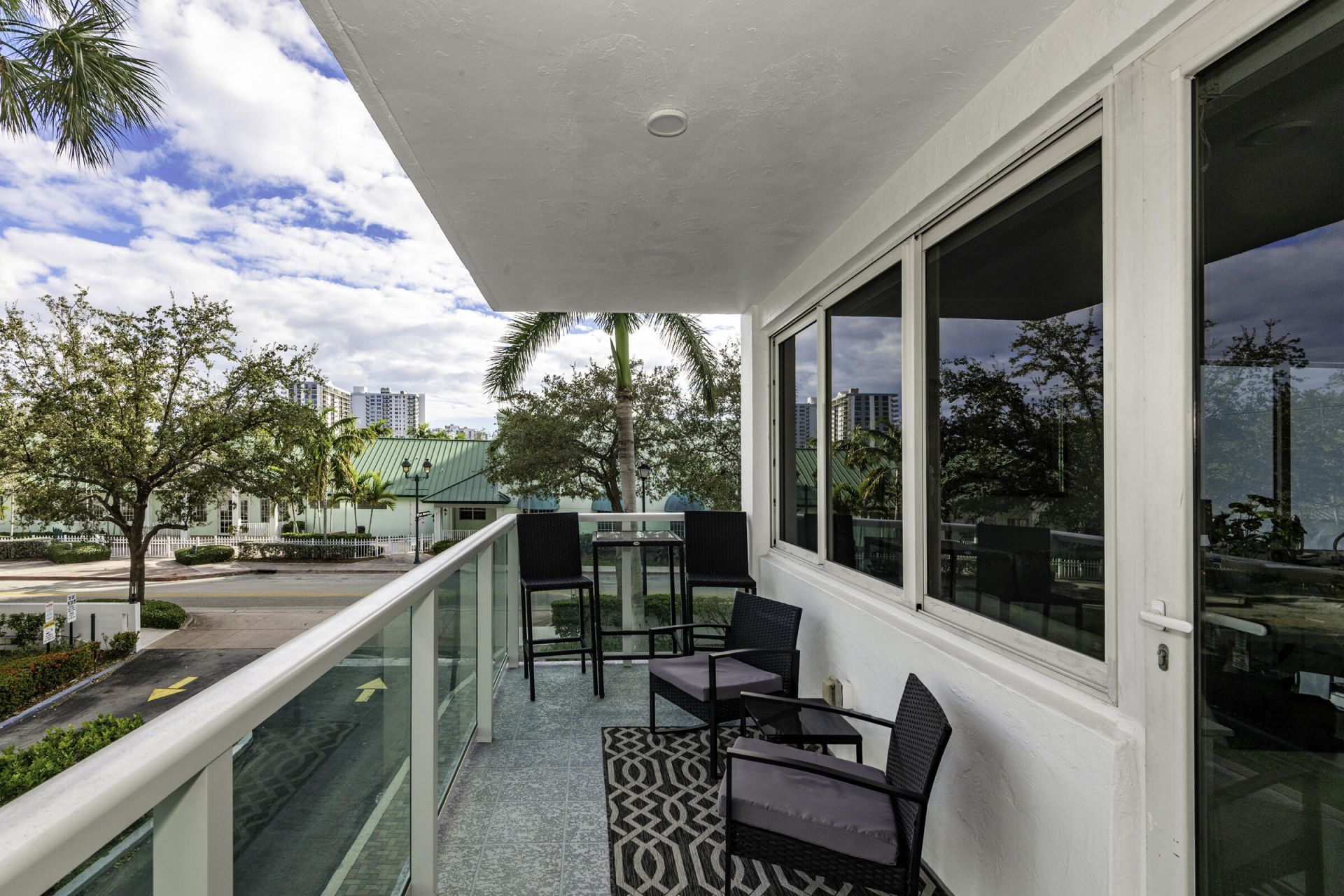 3233 NE 34th Street, Unit 215, Fort Lauderdale, FL 33308 Photo