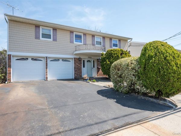 3905 Greentree Drive , Oceanside, NY 11572