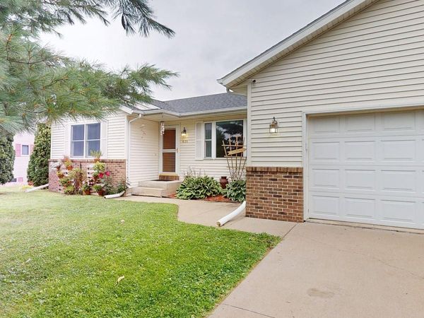 635 NW 6th Street NW, Plainview, MN 55964