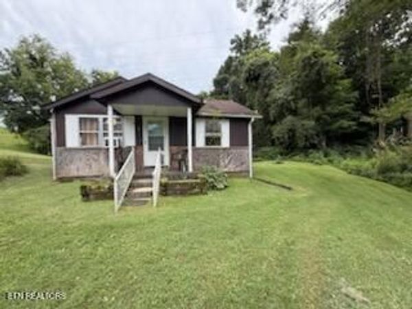 1610 Balls Chapel Rd, Rose Hill, VA 24281