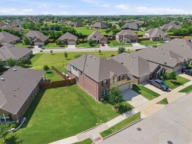1101 Pinnacle Breeze Drive, Fort Worth, TX 76052