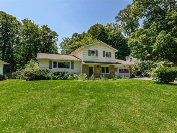 35 Lee Circle Drive , Rochester, NY 14626