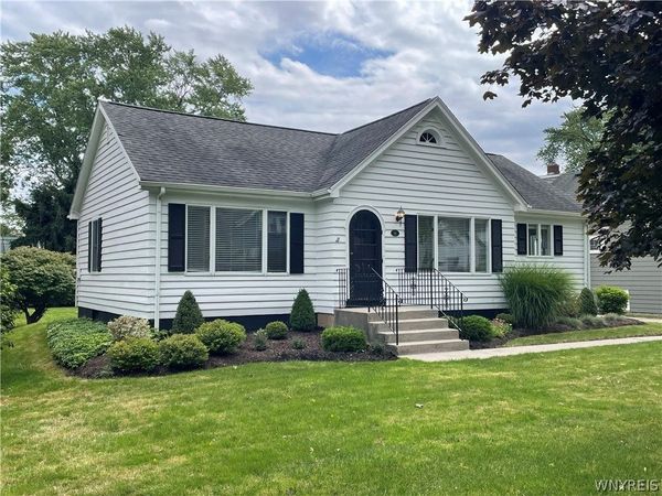 88 Royal Parkway E, Buffalo, NY 14221