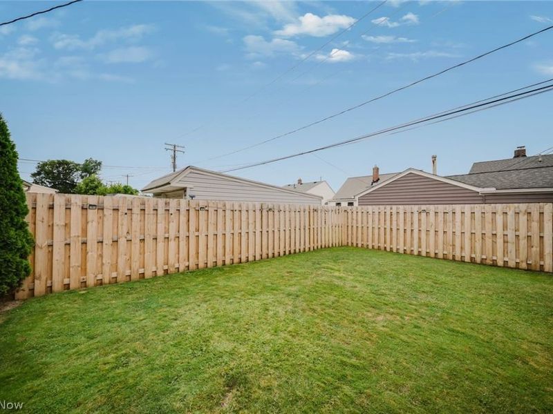 7002 Luelda Avenue, Parma, OH 44129 Photo 8
