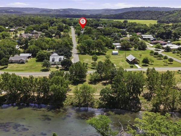 485 Pecan Falls , Canyon Lake, TX 78133