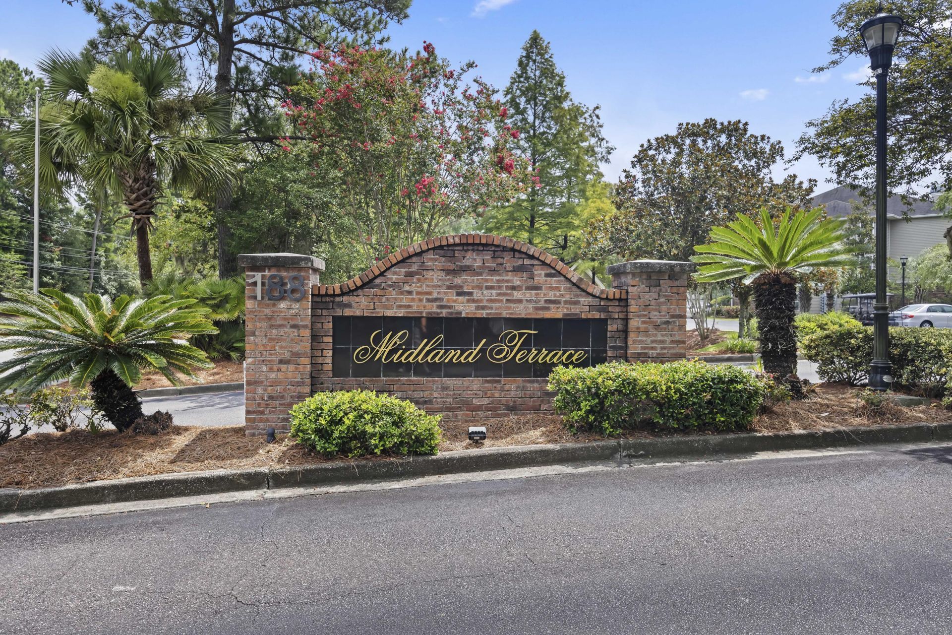 188 Midland Parkway Photo 9