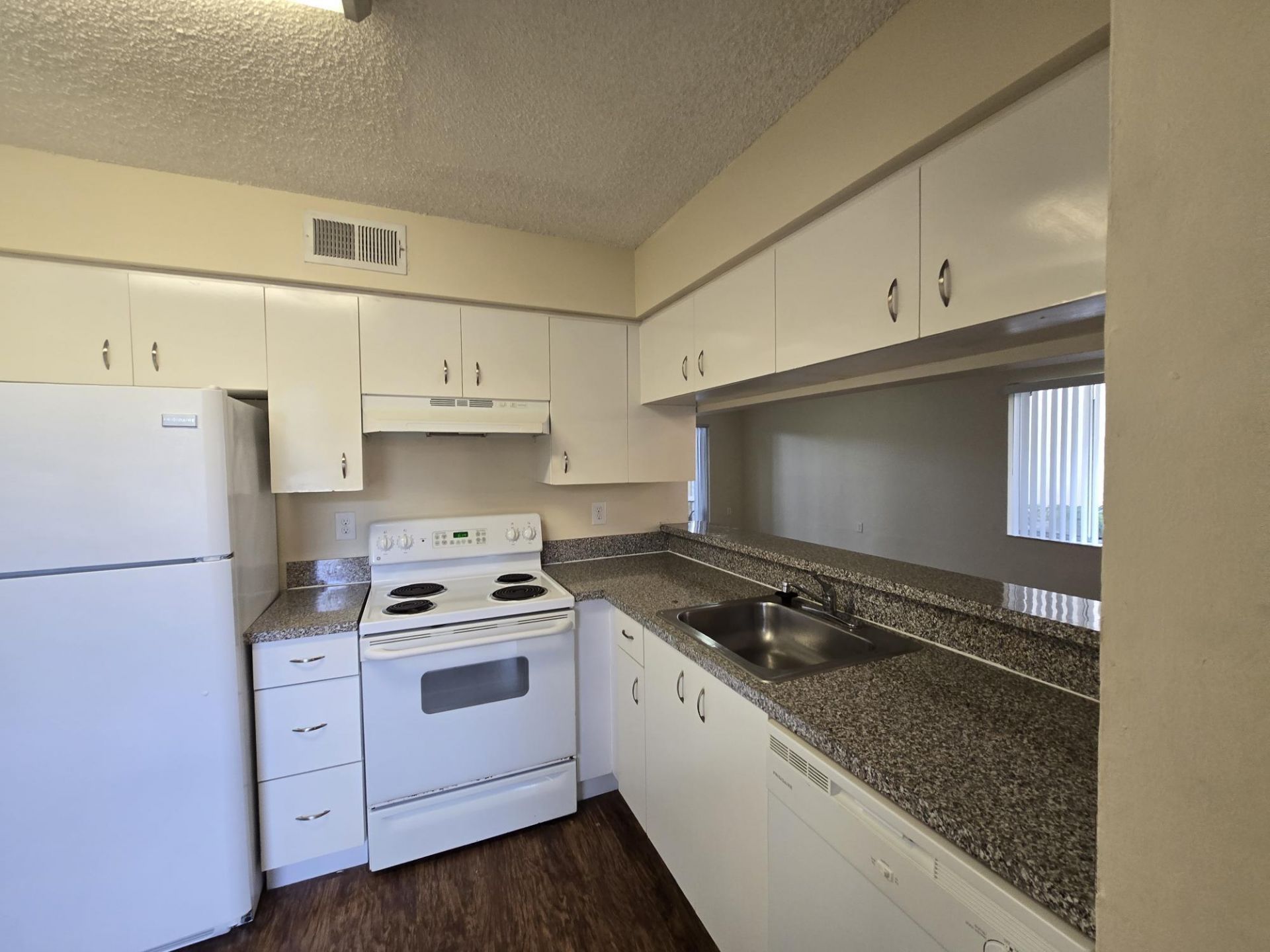 13106 Glenmoor Drive, Unit 131, West Palm Beach, FL 33409 Photo