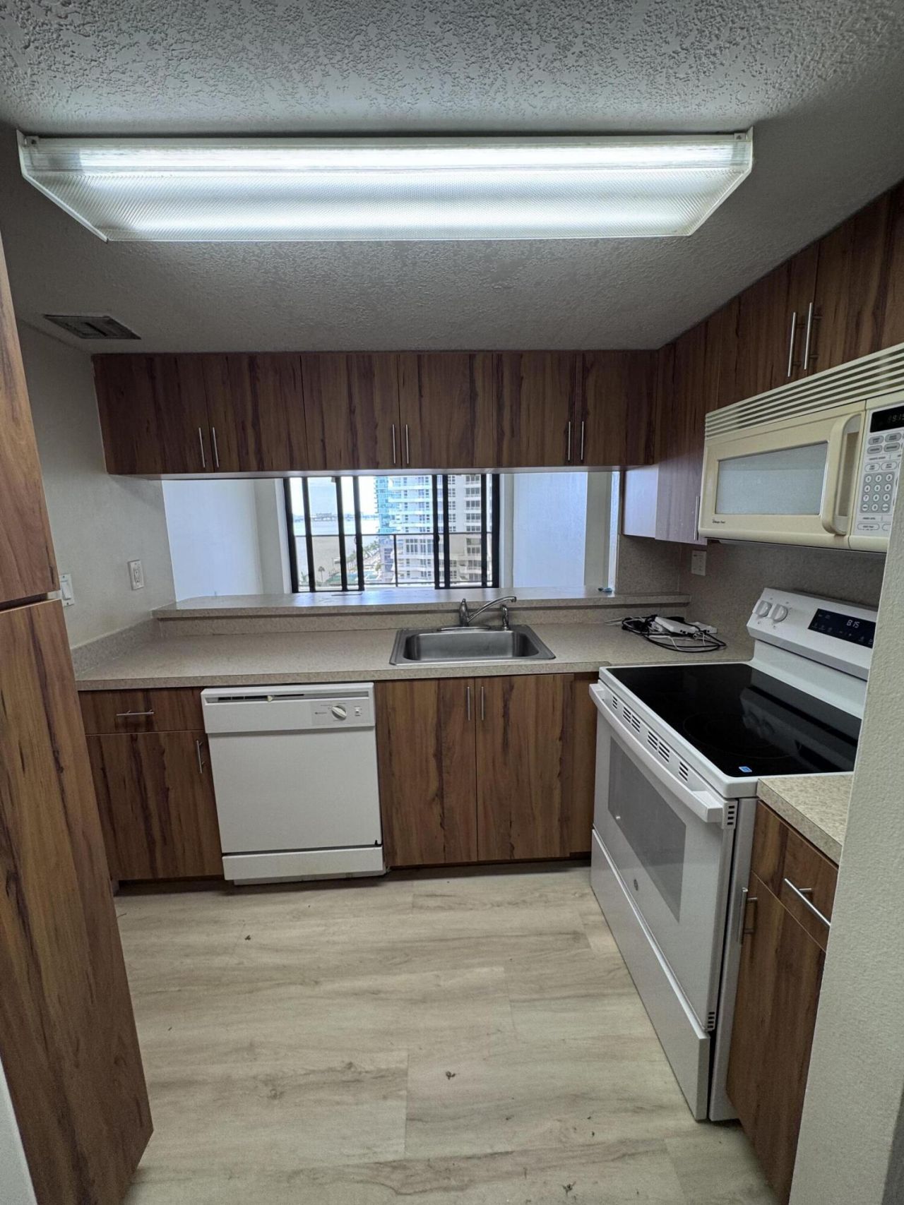 600 NE 36th Street, Unit 1112, Miami, FL 33137 Photo