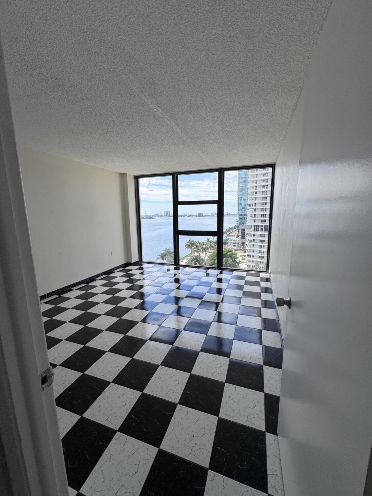 600 NE 36th Street, Unit 1112, Miami, FL 33137 Photo