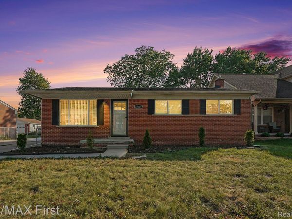 22600 EDGEWATER Street, St Clair Shores, Mi 48082