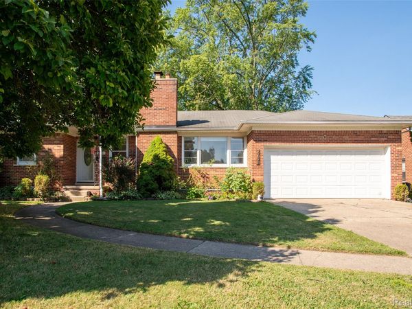 2731 Crooks Road , Royal Oak, Mi 48073