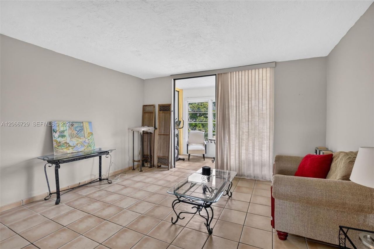 2811 Somerset Dr , Unit 405, Lauderdale Lakes, FL 33311 Photo