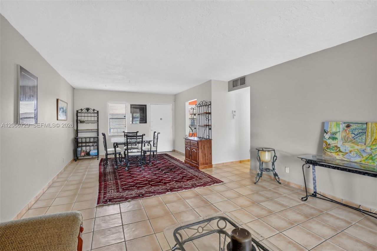 2811 Somerset Dr , Unit 405, Lauderdale Lakes, FL 33311 Photo