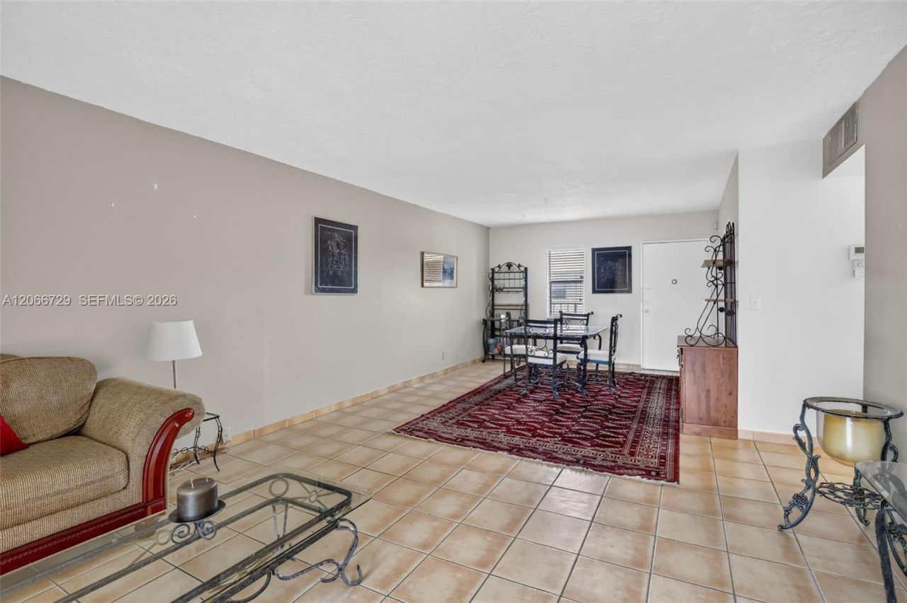 2811 Somerset Dr , Unit 405, Lauderdale Lakes, FL 33311 Photo