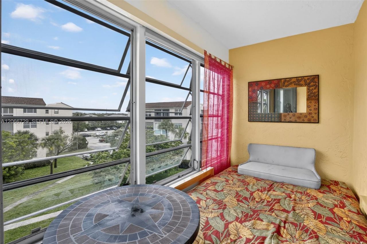 2811 Somerset Dr , Unit 405, Lauderdale Lakes, FL 33311 Photo