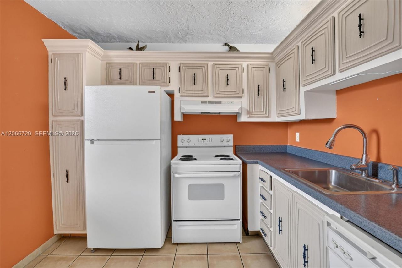 2811 Somerset Dr , Unit 405, Lauderdale Lakes, FL 33311 Photo
