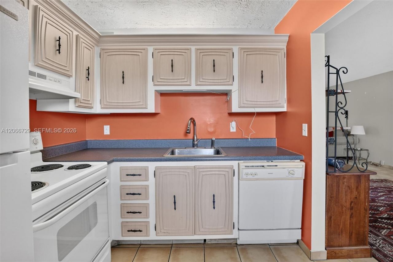 2811 Somerset Dr , Unit 405, Lauderdale Lakes, FL 33311 Photo