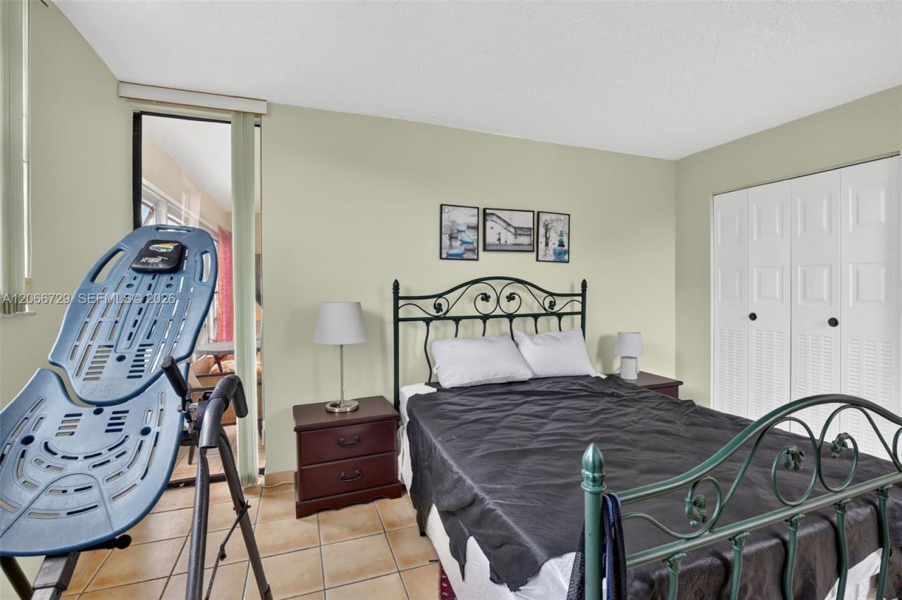 2811 Somerset Dr , Unit 405, Lauderdale Lakes, FL 33311 Photo