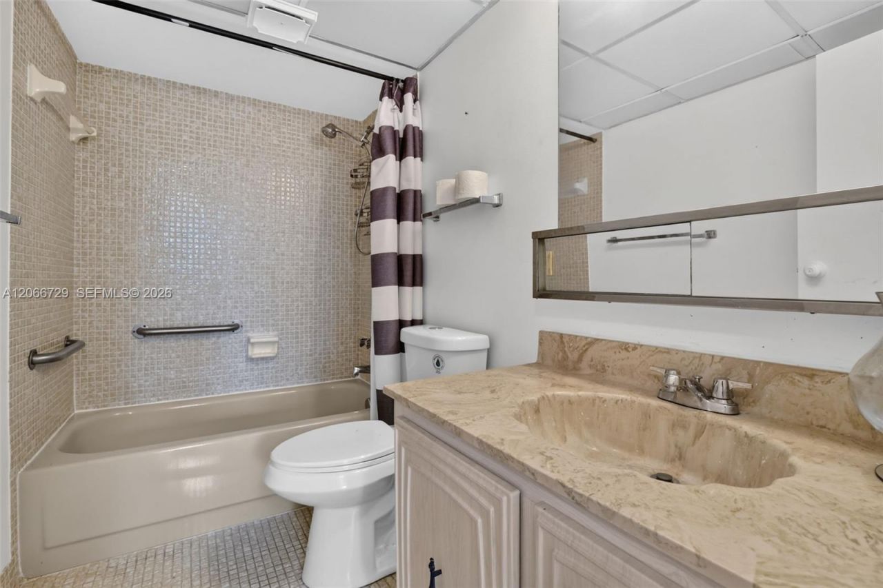 2811 Somerset Dr , Unit 405, Lauderdale Lakes, FL 33311 Photo