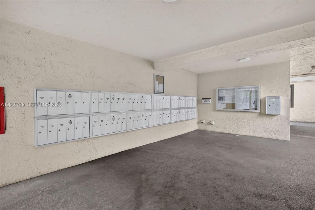2811 Somerset Dr , Unit 405, Lauderdale Lakes, FL 33311 Photo