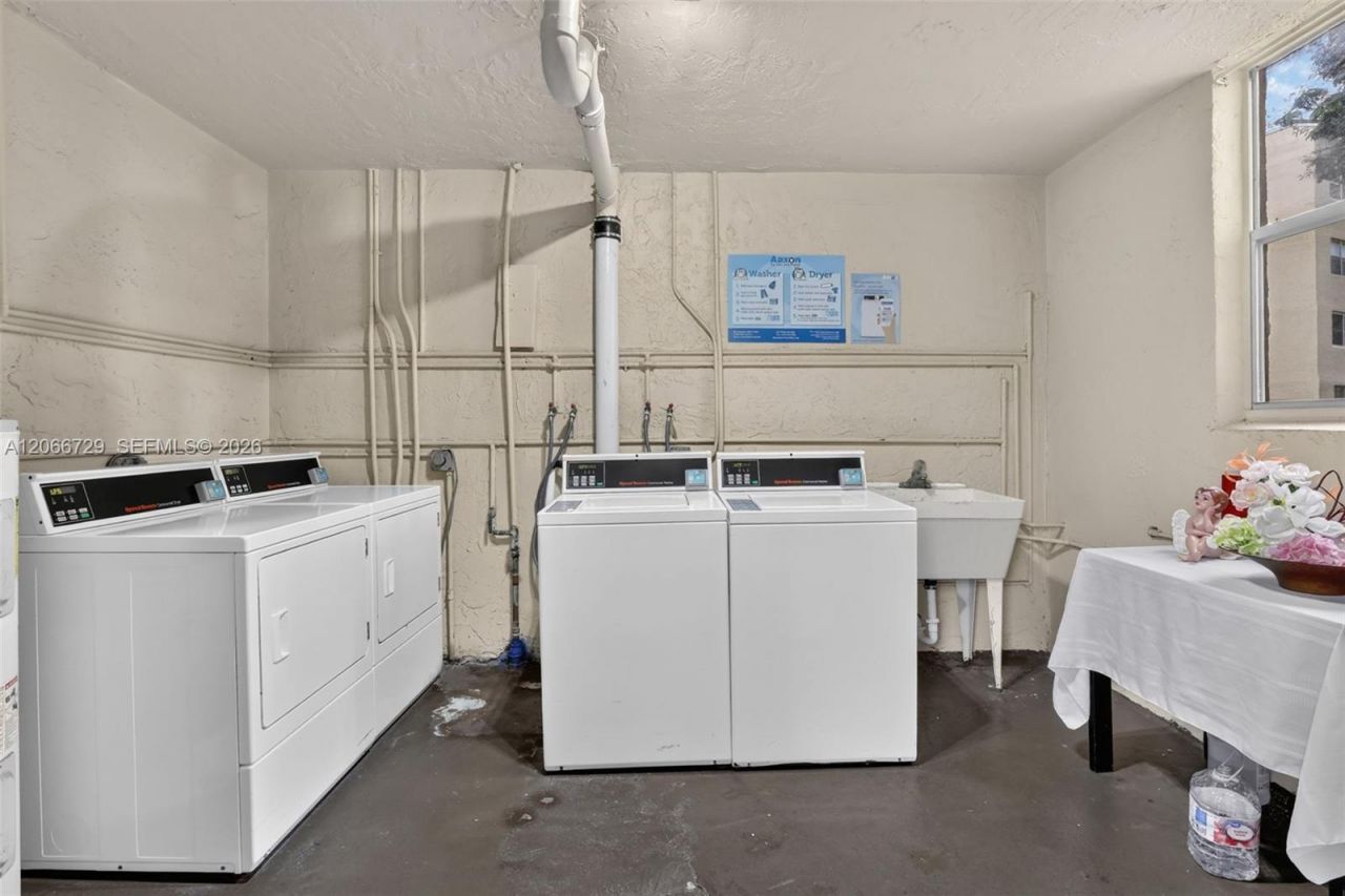 2811 Somerset Dr , Unit 405, Lauderdale Lakes, FL 33311 Photo