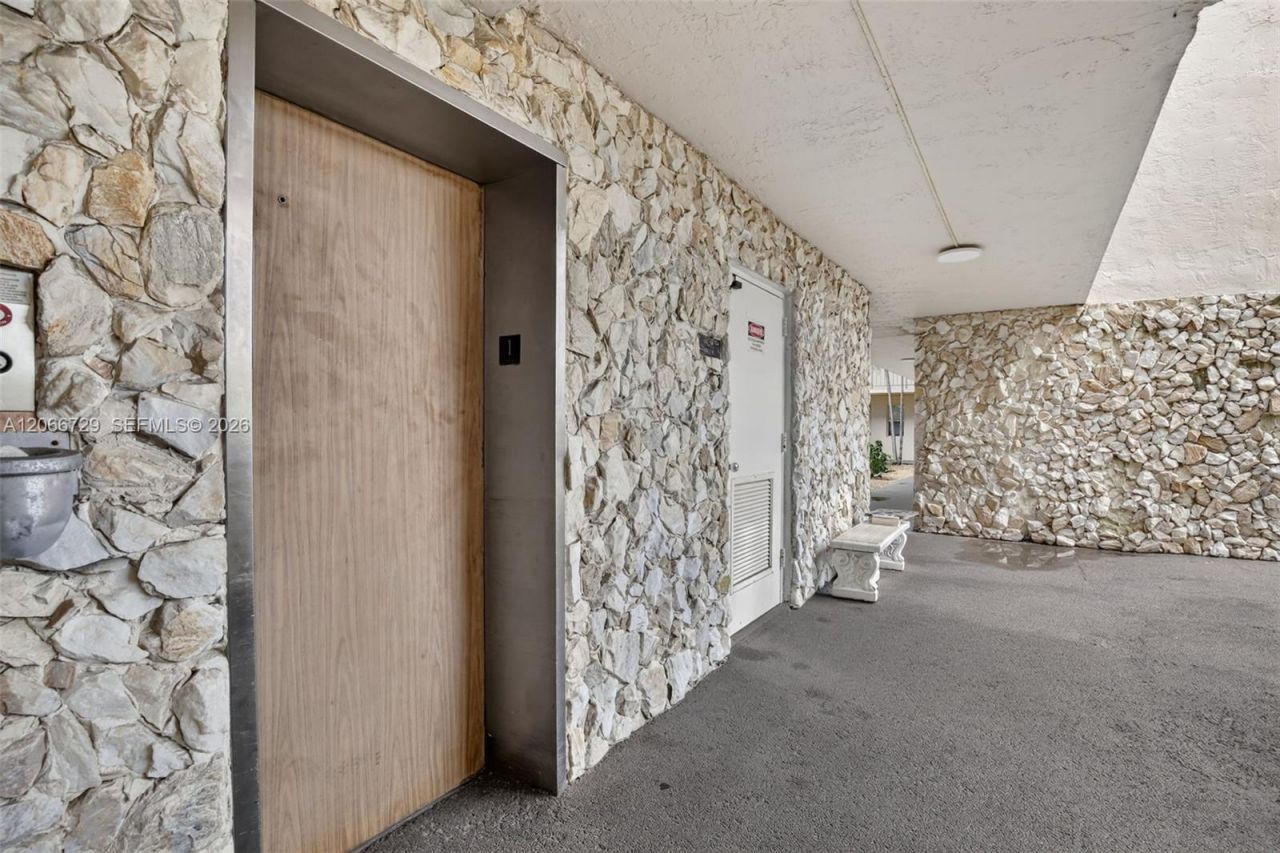 2811 Somerset Dr , Unit 405, Lauderdale Lakes, FL 33311 Photo