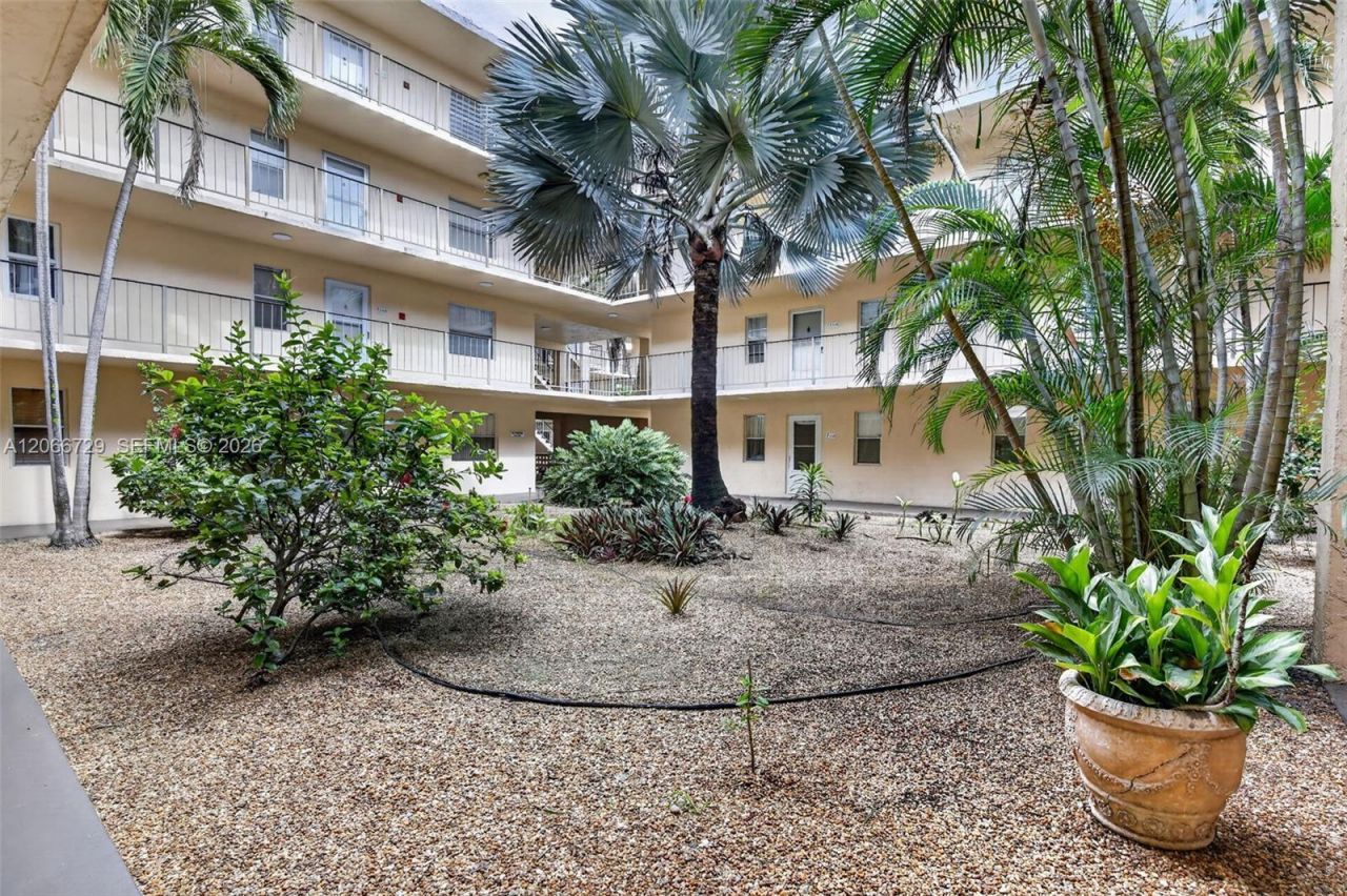 2811 Somerset Dr , Unit 405, Lauderdale Lakes, FL 33311 Photo