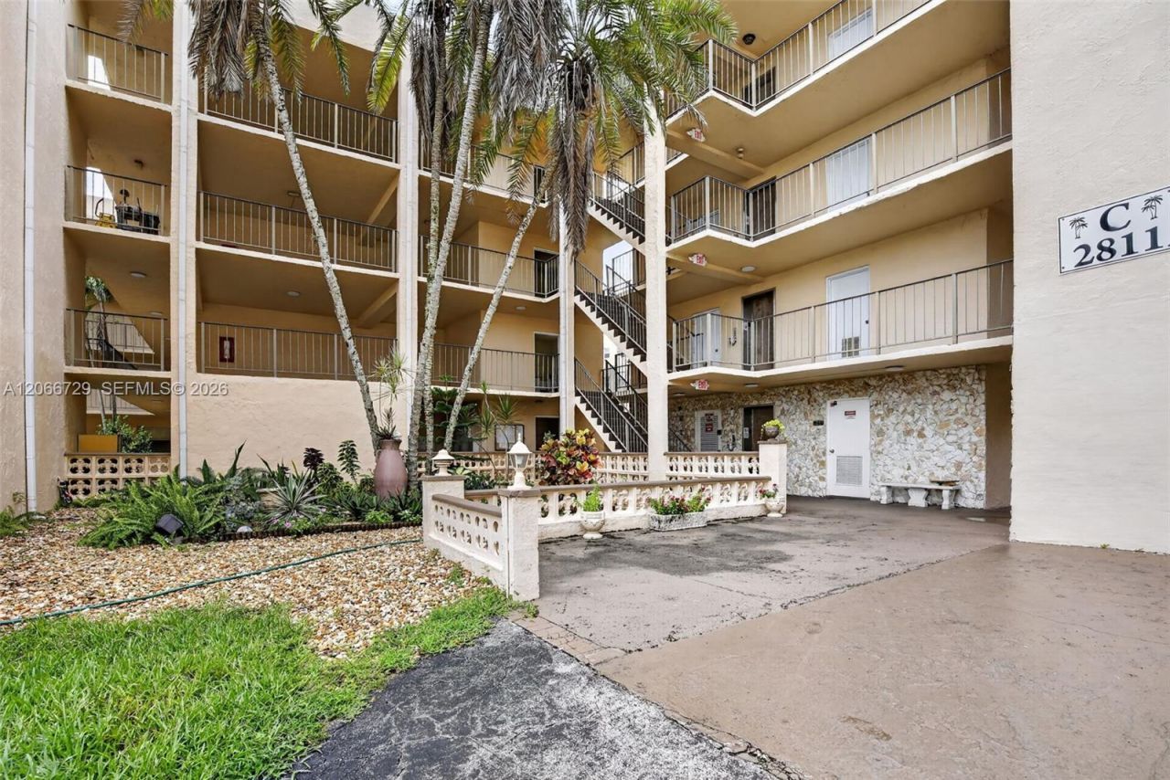 2811 Somerset Dr , Unit 405, Lauderdale Lakes, FL 33311 Photo
