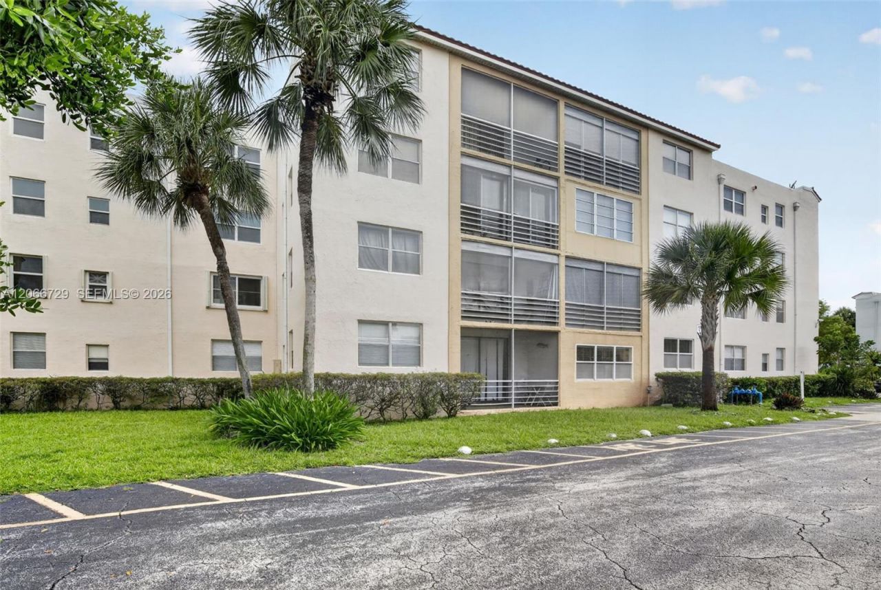 2811 Somerset Dr , Unit 405, Lauderdale Lakes, FL 33311 Photo