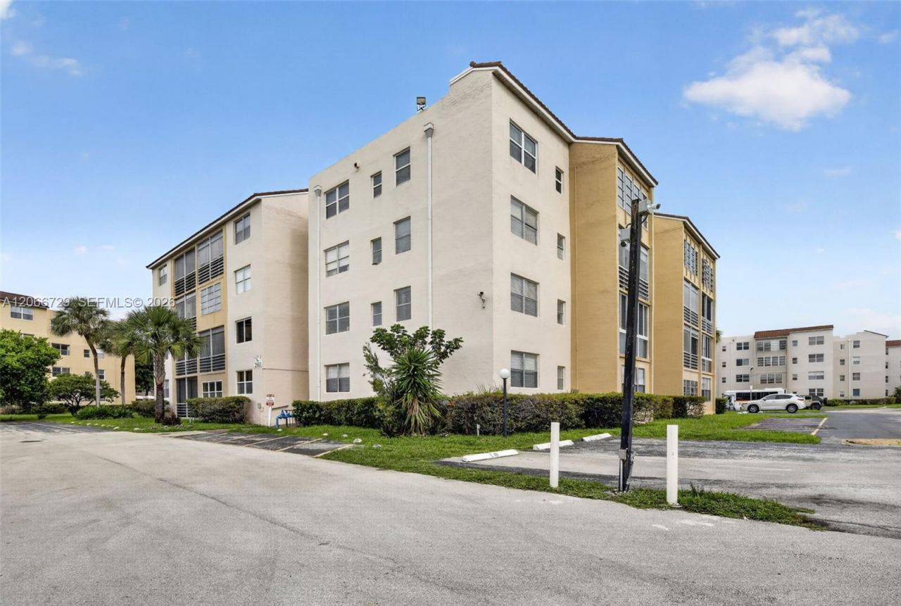 2811 Somerset Dr , Unit 405, Lauderdale Lakes, FL 33311 Photo
