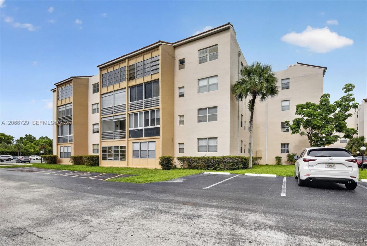 2811 Somerset Dr , Unit 405, Lauderdale Lakes, FL 33311 Photo