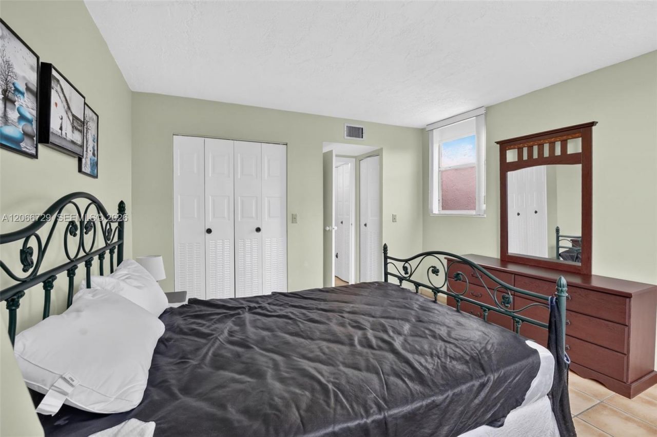 2811 Somerset Dr , Unit 405, Lauderdale Lakes, FL 33311 Photo