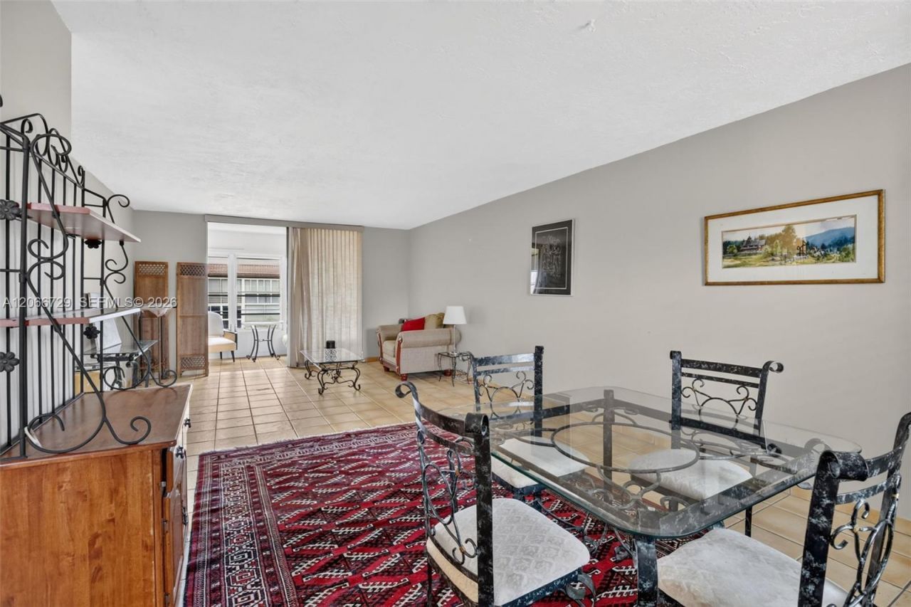 2811 Somerset Dr , Unit 405, Lauderdale Lakes, FL 33311 Photo