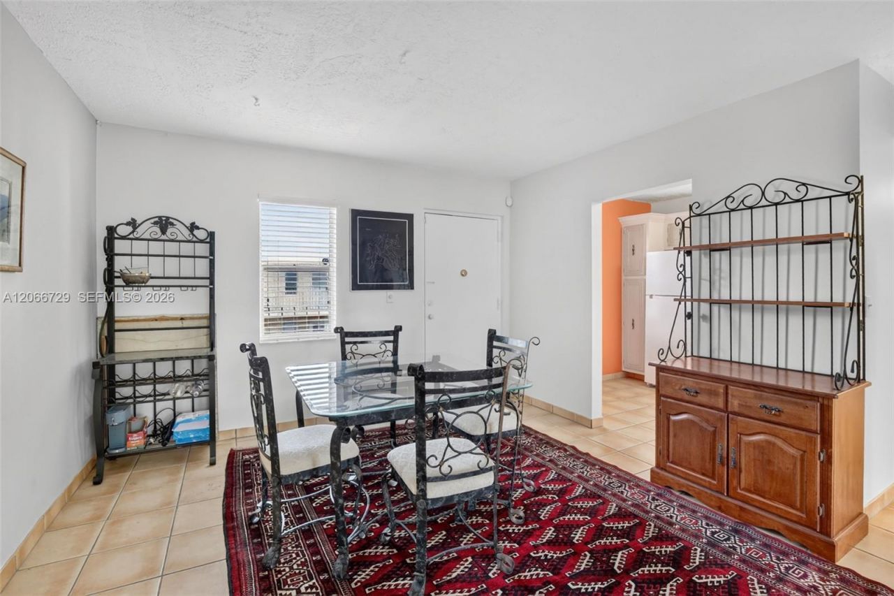2811 Somerset Dr , Unit 405, Lauderdale Lakes, FL 33311 Photo