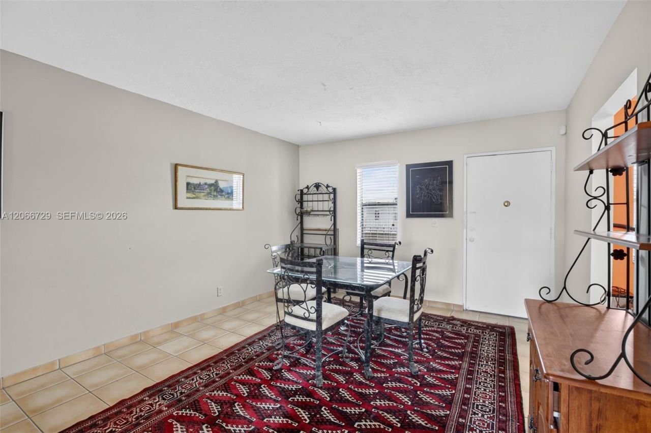 2811 Somerset Dr , Unit 405, Lauderdale Lakes, FL 33311 Photo