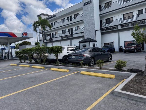 11710 NW South River Dr, Unit 204, Medley, FL 33178