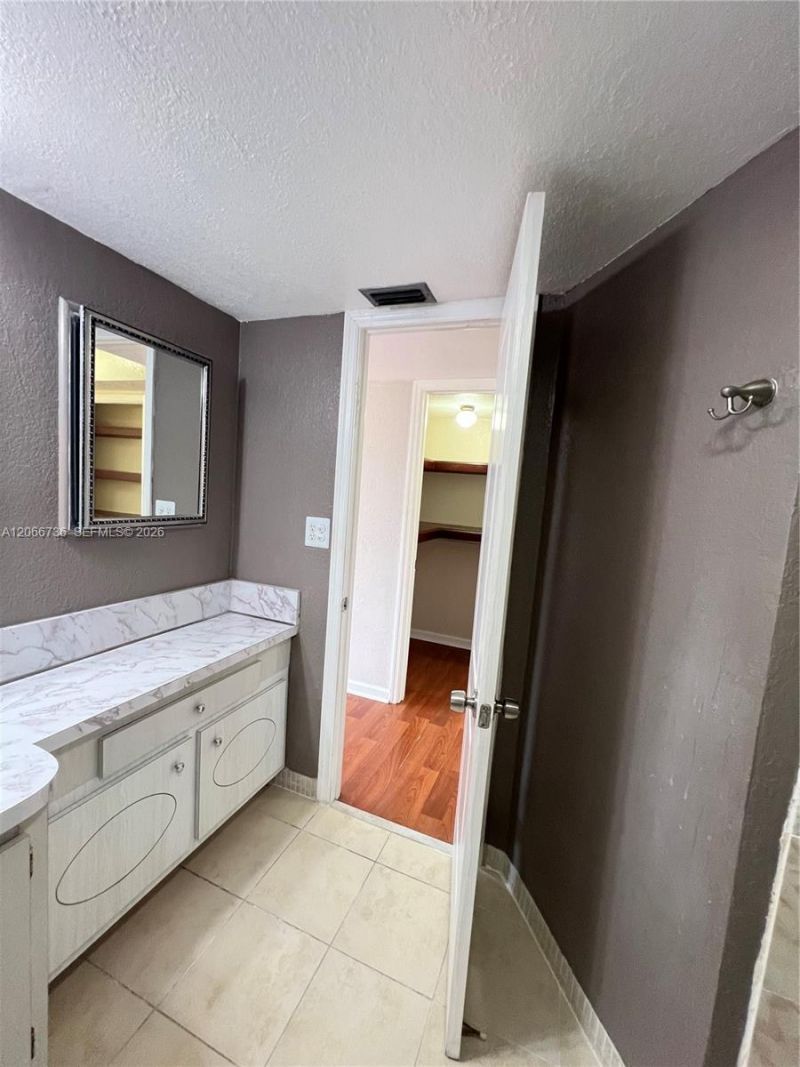1770 NE 191st St , Unit 509-1, Miami, FL 33179 Photo