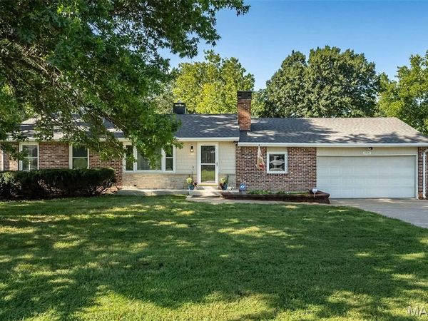 304 Essen Lane, Ballwin, MO 63021