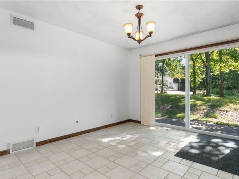 320 Homestead Drive, New Concord, OH 43762 Photo 9