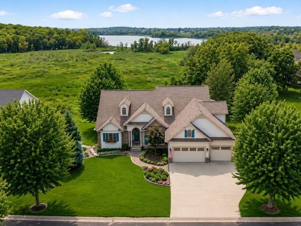 2185 Gallery Court, Victoria, MN 55386
