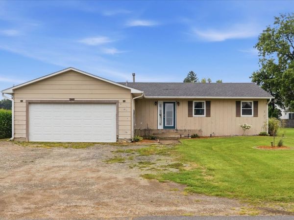203 W Nissen Stigen , Lee, IL 60530