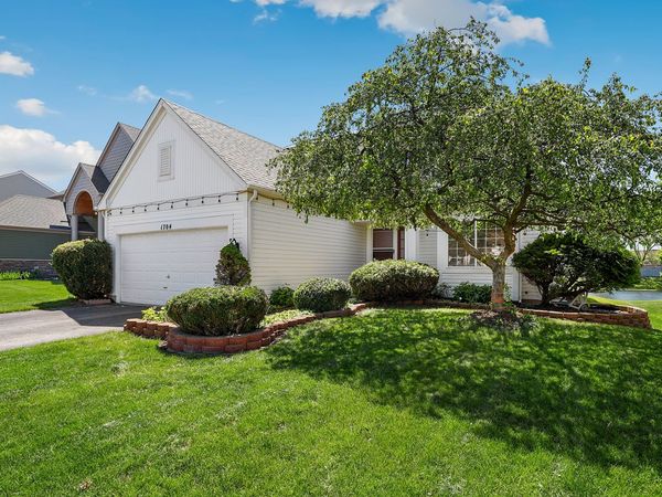 1704 Charlotte Circle, Naperville, IL 60564