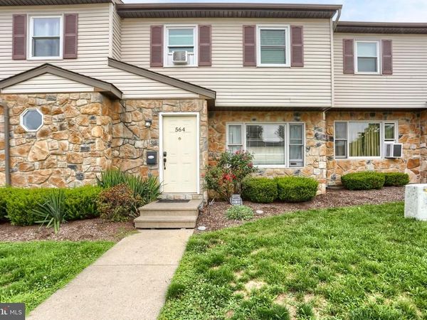 564 E LINDEN STREET , FLEETWOOD, PA 19522