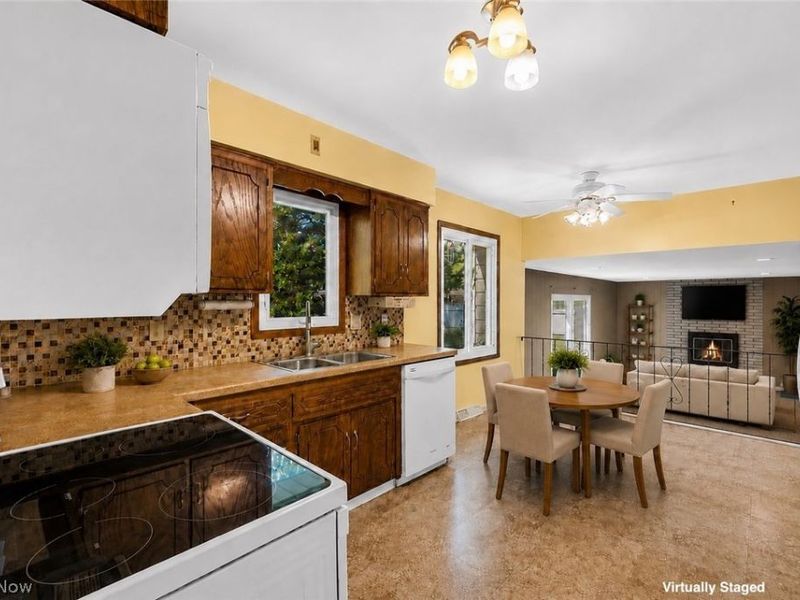 4576 Queen Ann Court, South Euclid, OH 44121 Photo 8
