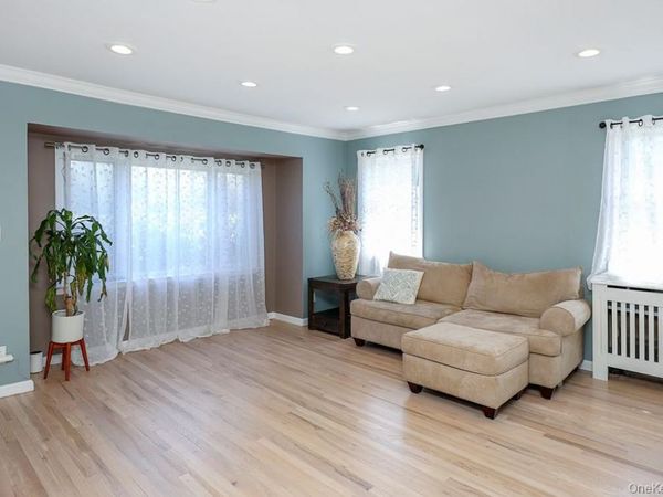 844 Hemlock Street , Franklin Square, NY 11010