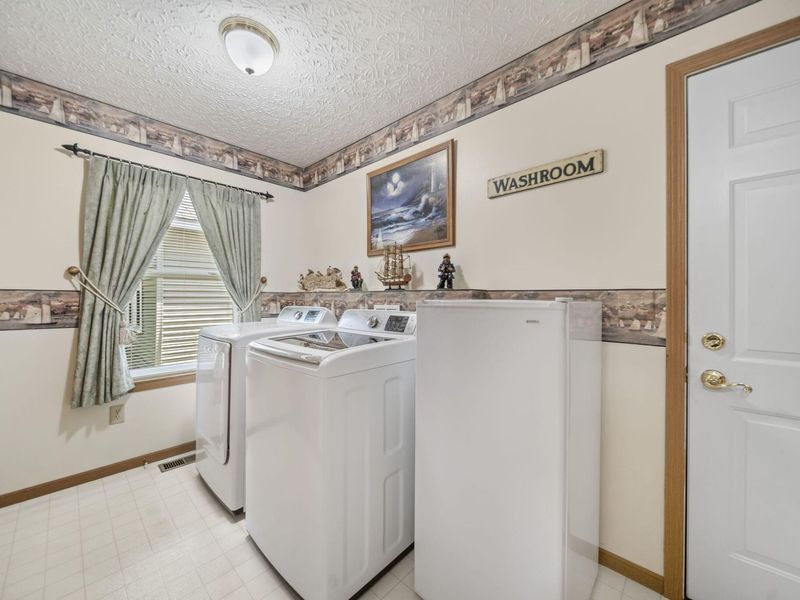 365 Lechner Avenue , Columbus, OH 43223 Photo 22
