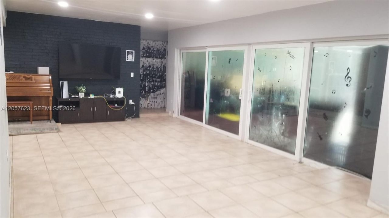 6729 Arbor Dr , Miramar, FL 33023 Photo