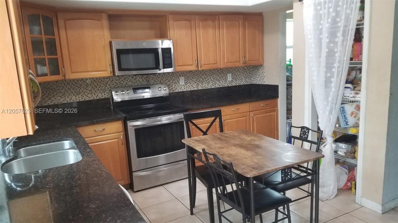6729 Arbor Dr , Miramar, FL 33023 Photo