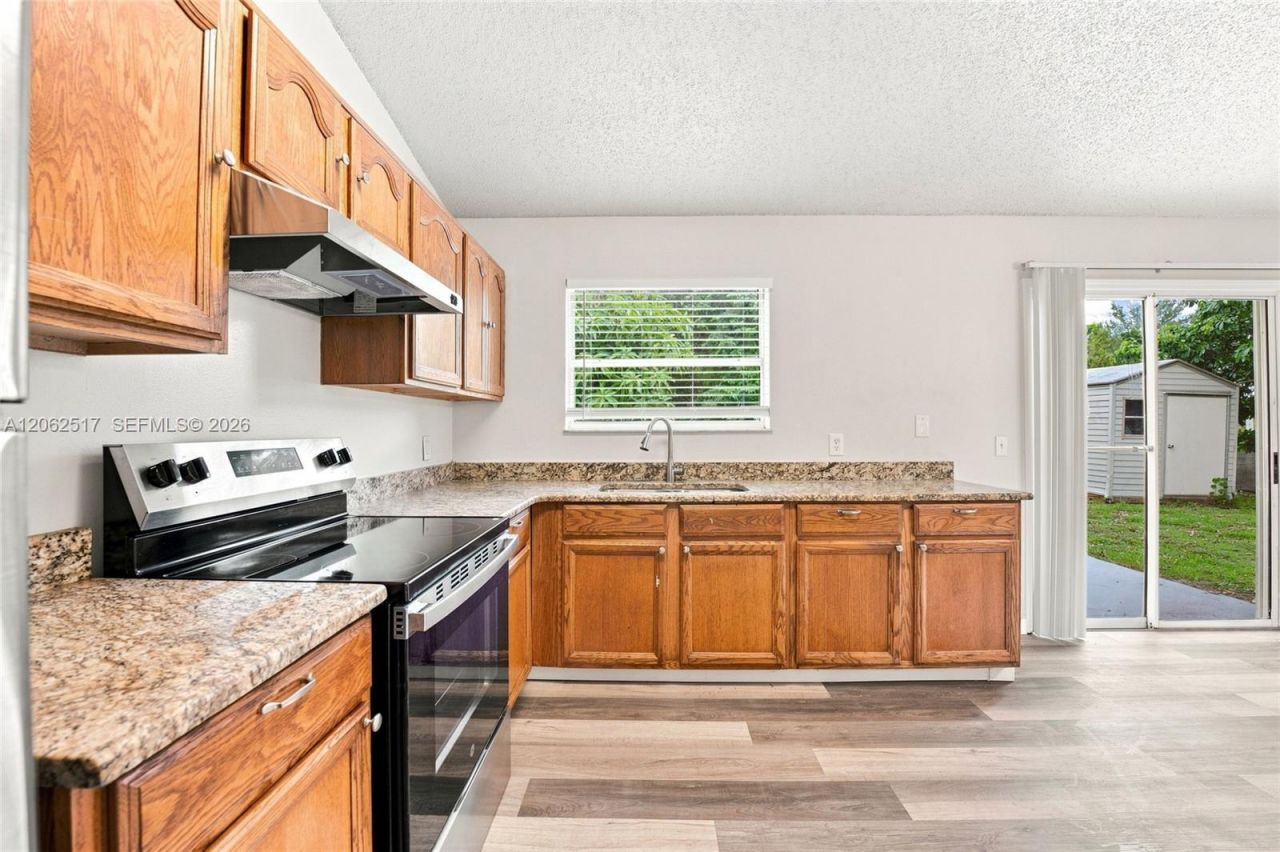 1617 SW Hampshire Ln, Port Saint Lucie, FL 34953 Photo