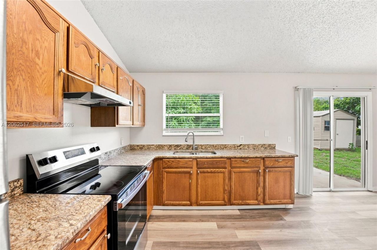 1617 SW Hampshire Ln, Port Saint Lucie, FL 34953 Photo